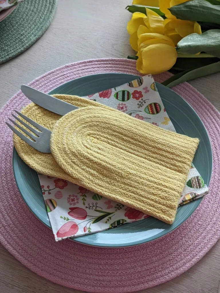 Sewn placemat made from sewing cord – 1