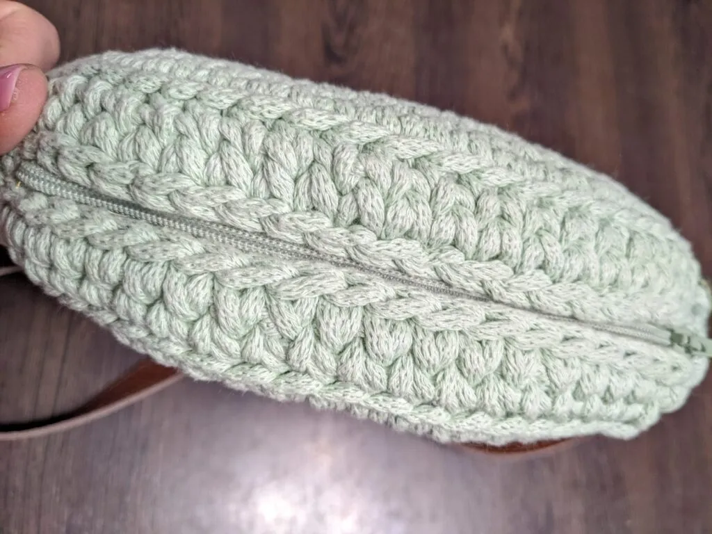 round crochet bag