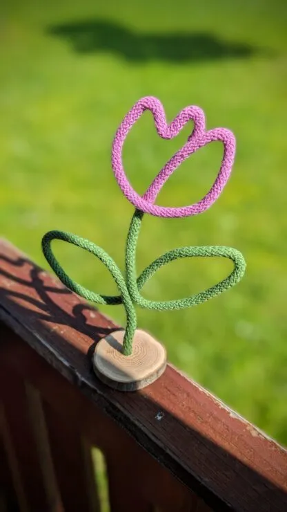 DIY set for making two-colour wire and cord flowers on a wooden disc – 2 pcs