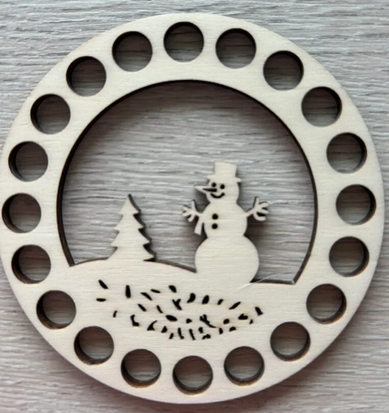 Drevený podstavec 10cm Snehuliak