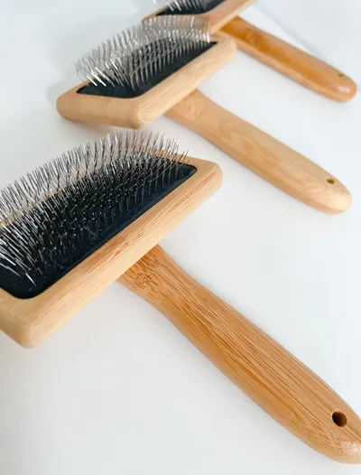 Macramé brush – rainbow