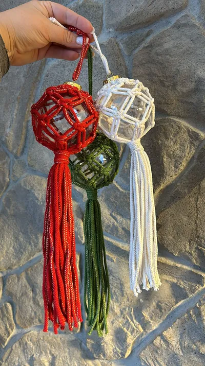 DIY set for making Christmas baubles