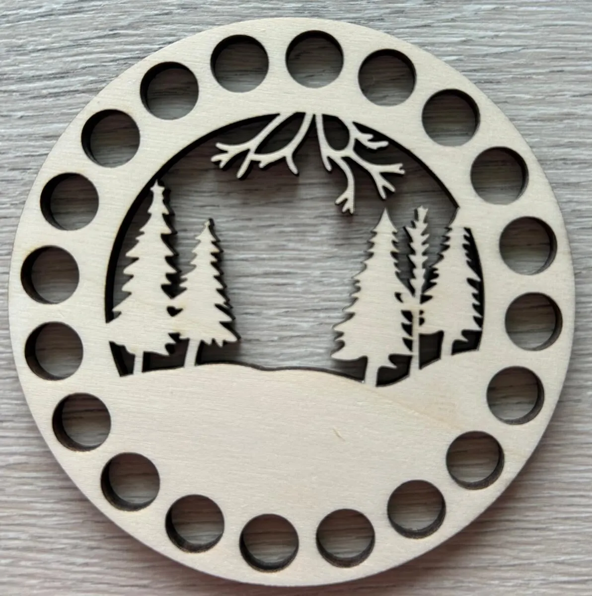 Drevený podstavec 10cm Les