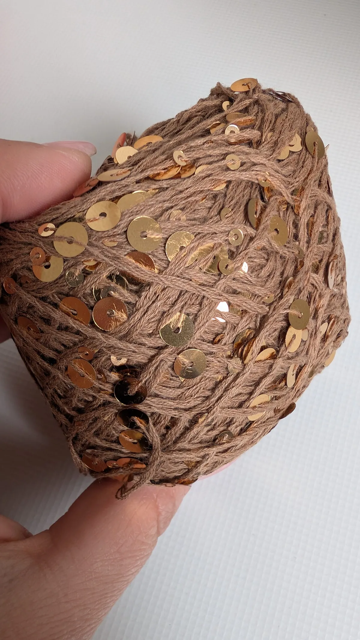 Decorative cord with sequins