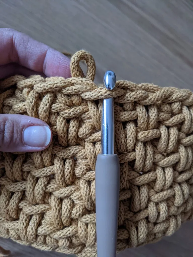 pattern for the first stitch in the row