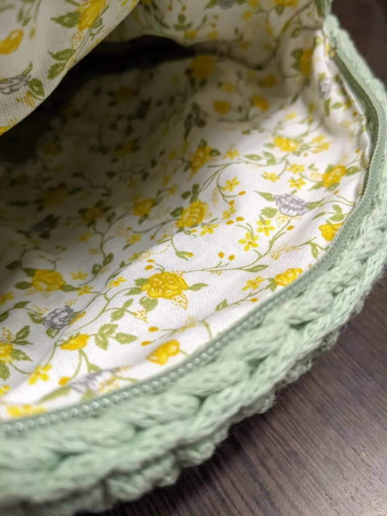 round crochet bag