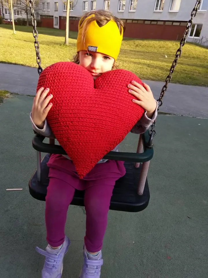 How to crochet a heart – 7