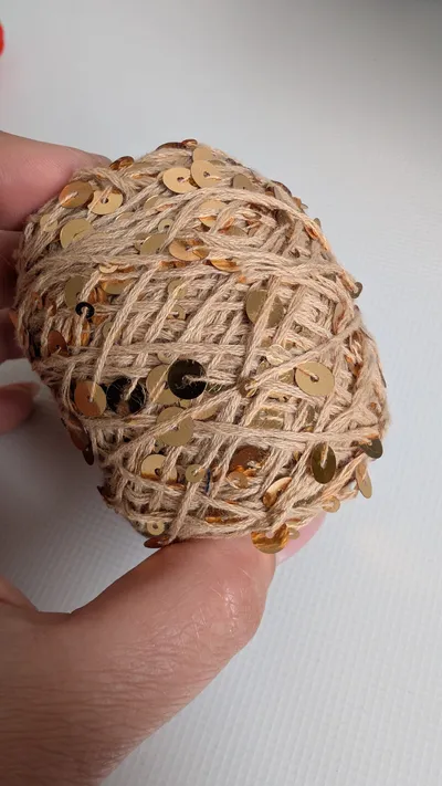Decorative cord with sequins