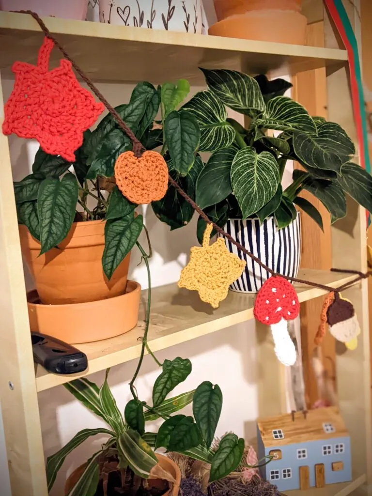 Autumn Decoration - Leaf for an Autumn Garland – 2