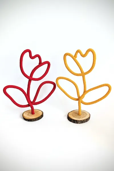 DIY set for making single-colour wire and cord flowers on a wooden disc – 2 pcs