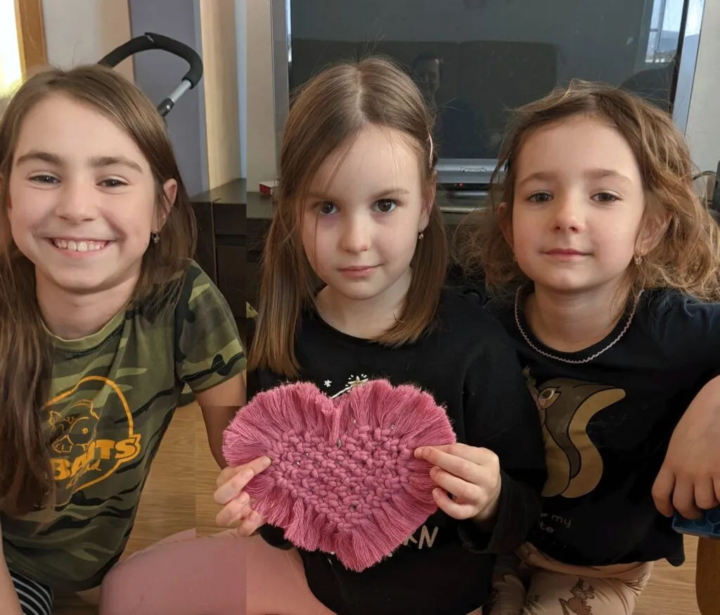 Macramé for kids - heart coaster – 4