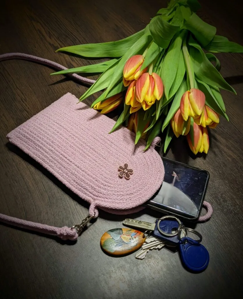 tutorial for a sewn crossbody phone bag